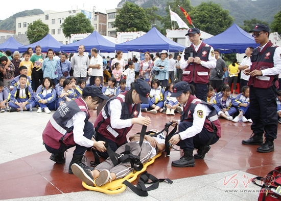 National Medical Team Provides Free Clinics in Hechi, S Chin